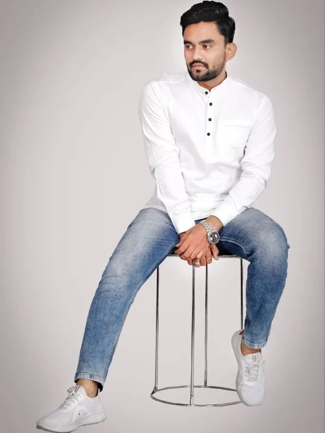 CROWN WORLD Men Solid Casual Short Kurta